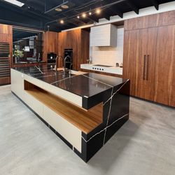 Snyder Diamond - High-end professional cooking suites and integrated refrigeration in Solana Beach.