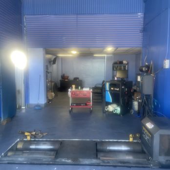 Downtown La smog check - Machinery and work space. - Smog Check Stations Near Me - Los Angeles, California Downtown La smog check - Machinery and work space. - Smog Check Stations Near Me - Los Angeles, California