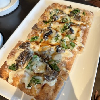 Heck’s Cafe - Mushroom flatbread - New American Near Me - Beachwood, Ohio Heck’s Cafe - Mushroom flatbread - New American Near Me - Beachwood, Ohio