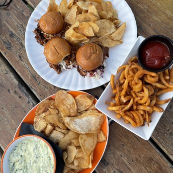 Utopian Tailgate - Lounges Near Me - Chicago, Illinois