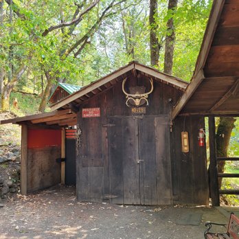 The Oregon Vortex - Building on the side of entrance. - Landmarks & Historical Buildings Near Me - Gold Hill, Oregon