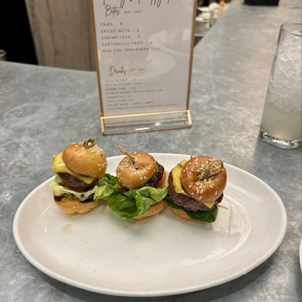Fanny's - Mini cheese burgers for happy hour - Cocktail Bars Near Me - Los Angeles, California