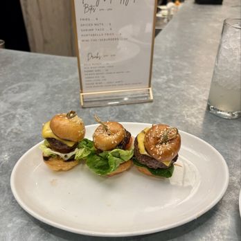 Fanny's - Mini cheese burgers for happy hour - Cocktail Bars Near Me - Los Angeles, California Fanny's - Mini cheese burgers for happy hour - Cocktail Bars Near Me - Los Angeles, California