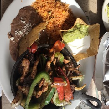 Buena Vista - Chicken and steak fajitas - Mexican Near Me - Chicago, Illinois Buena Vista - Chicken and steak fajitas - Mexican Near Me - Chicago, Illinois