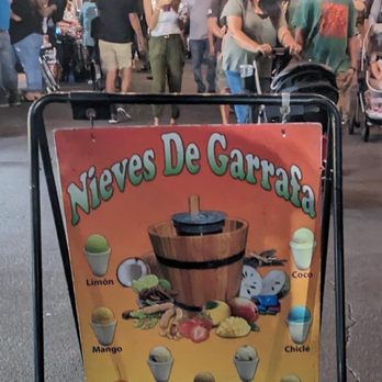 El Monte Farmer’s Market - a sign for kiyes de garra - Farmers Market Near Me - El Monte, California El Monte Farmer’s Market - a sign for kiyes de garra - Farmers Market Near Me - El Monte, California