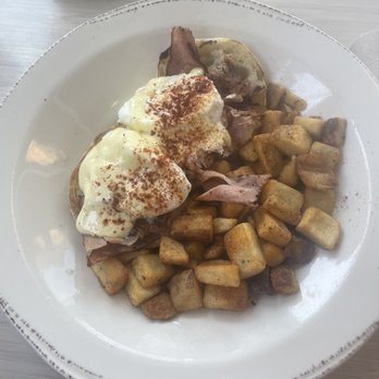Yards Bruncheon - Yards Benedict - New American Near Me - Spokane, Washington
