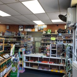 Dedham Line Liquor