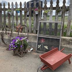 Georgie Jane's Antiques and Gifts - For the outside!  What great ideas.