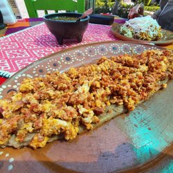 El Bigotes - Huarache con chorizo y huevo! Muy rico