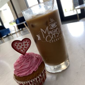 Magic City Perks - Banana nut cupcake - Coffee & Tea Near Me - Miami, Florida