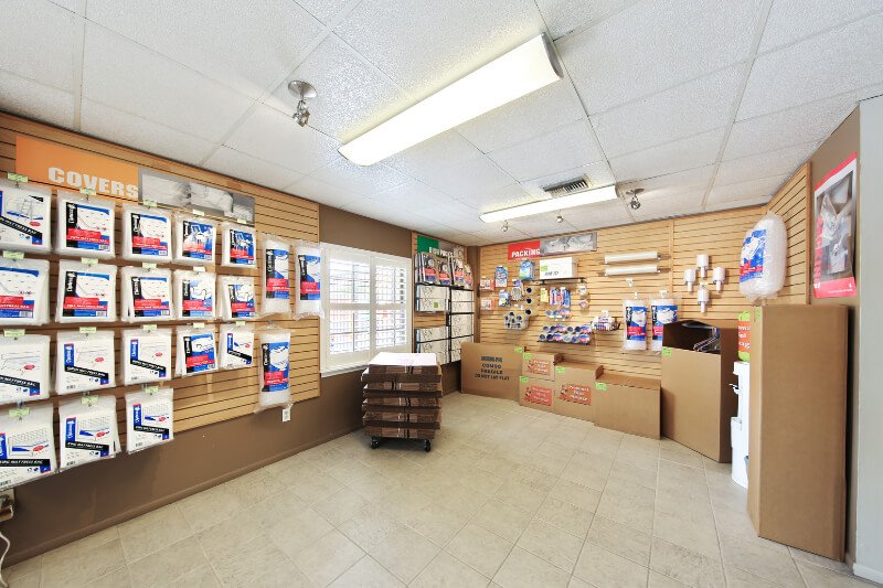 PERSONAL MINI STORAGE Updated September 2024 100 Lake Davenport