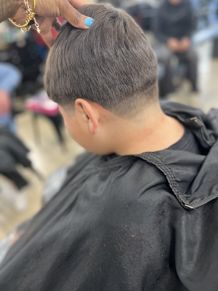 Tha Barber Yannak Logo