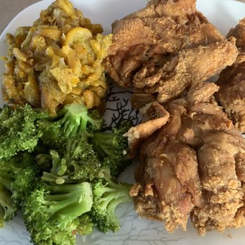 Walnut Hills - Fried chicken, squash, steamed broccoli. - Southern Near Me - Vicksburg, Mississippi