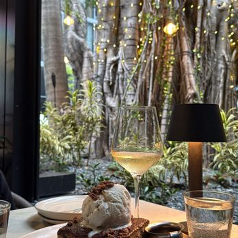Moxies - Lounges Near Me - Miami, Florida