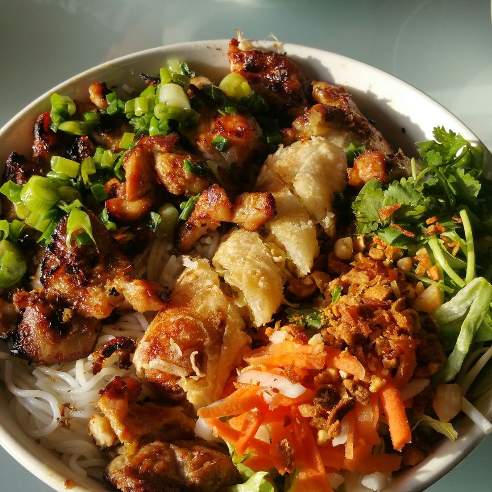 Pho Kim - Lemongrass chicken on vermicelli. The chicken was grilled perfectly. - Vietnamese Near Me - Portland, Oregon