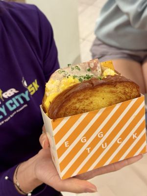 Egg Tuck by null