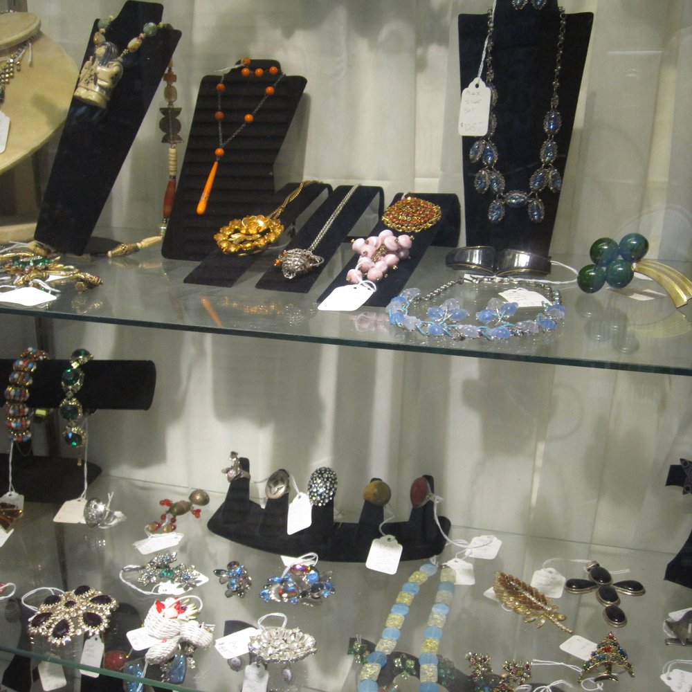 Pasadena Antique Mall - Antiques Near Me - Pasadena, California