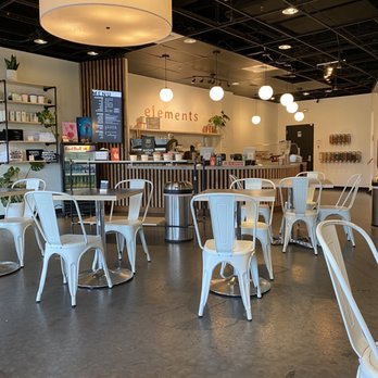 Elements - Welcoming decor - Ice Cream & Frozen Yogurt Near Me - Puyallup, Washington