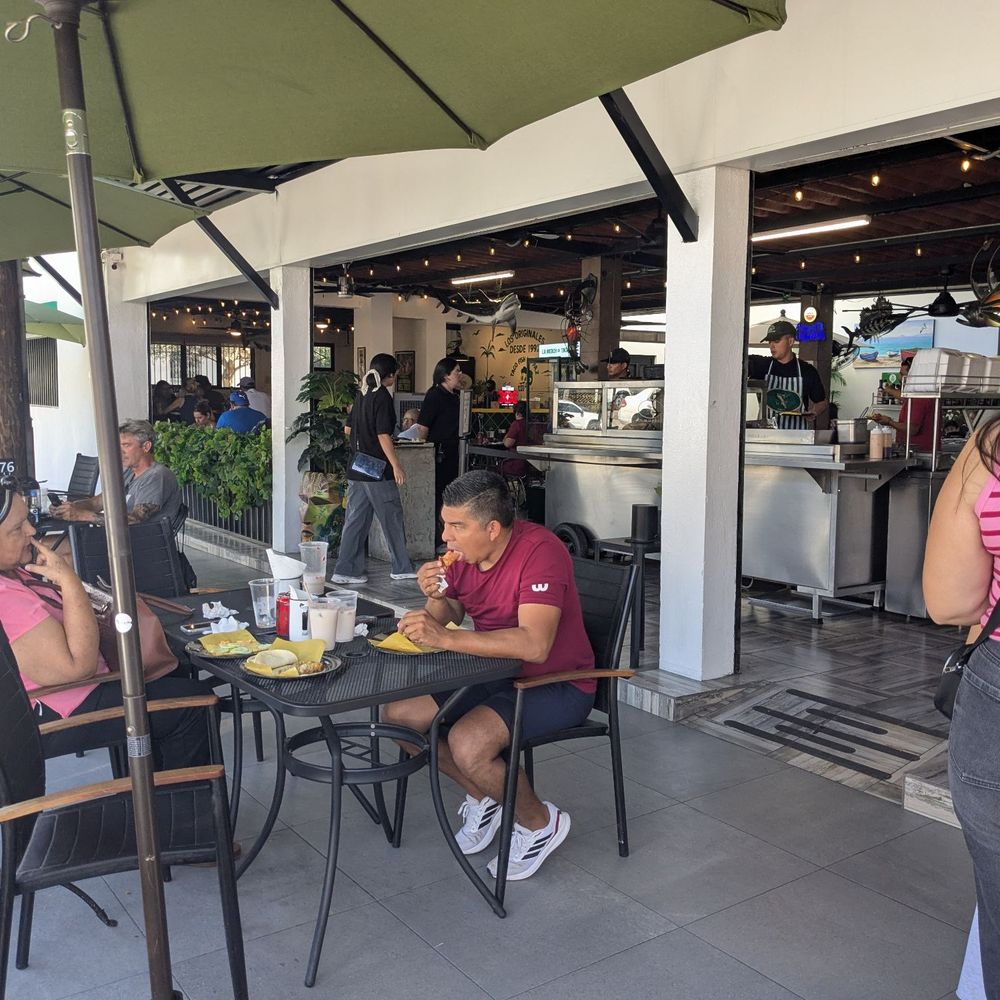 Taco Fish La Paz-indoor and outdoor seating. Taco Fish La Paz-indoor and outdoor seating.