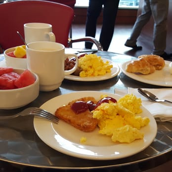 Air Canada Maple Leaf Lounge - Breakfast in the lounge - Airport Lounges Near Me - Richmond, British Columbia Air Canada Maple Leaf Lounge - Breakfast in the lounge - Airport Lounges Near Me - Richmond, British Columbia