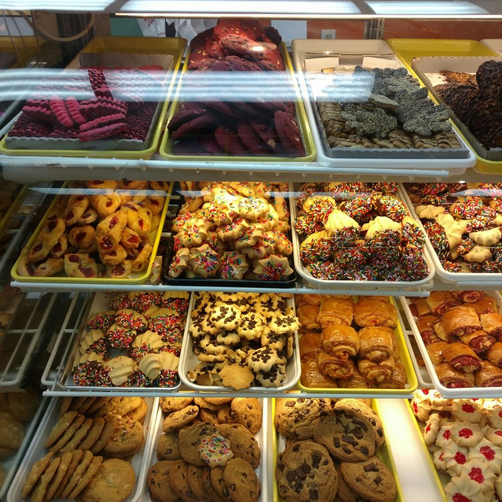Capri Cakes - Bakeries Near Me - Bronx, New York