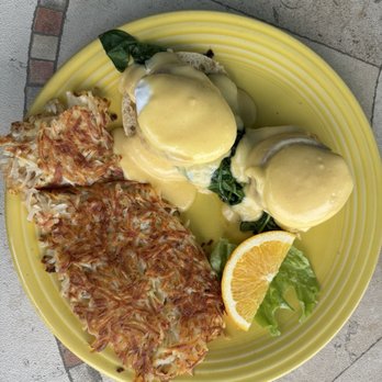 Cambria Mimosas - Eggs sardou and hash browns - American Near Me - Cambria, California
