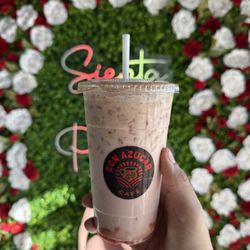 Con Azucar Cafe - Custom drink "strawberry Horchata"