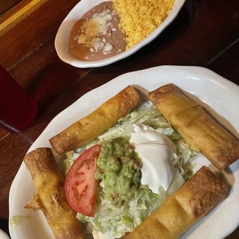 Senor Barrigas - Chicken flautas  and rice and bean came with the Tacos Callegeros - Mexican Near Me - Mound City, Missouri