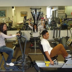 Atlantis Physical Therapy - Our health technicians showing that you can have fun during the rehab process.