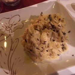Ristorante Pizzeria Villa Lucia - Soooo lecker! Im Parmesanlaib werden die Bandnudeln am Tisch gewälzt und dann mit Trüffelscheiben serviert... Hmm!