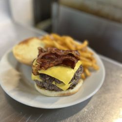 B & B Market - Double bacon cheeseburger