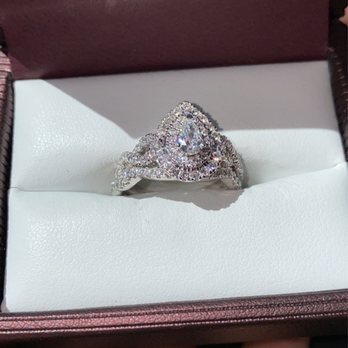 Daniel's Jewelers - Jewelry Near Me - Camarillo, California Daniel's Jewelers - Jewelry Near Me - Camarillo, California