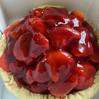 Jongewaard's Bake n Broil - Strawberry pie - American Near Me - Long Beach, California