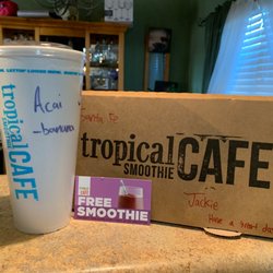 Açaí smoothie and chicken quesadilla!!