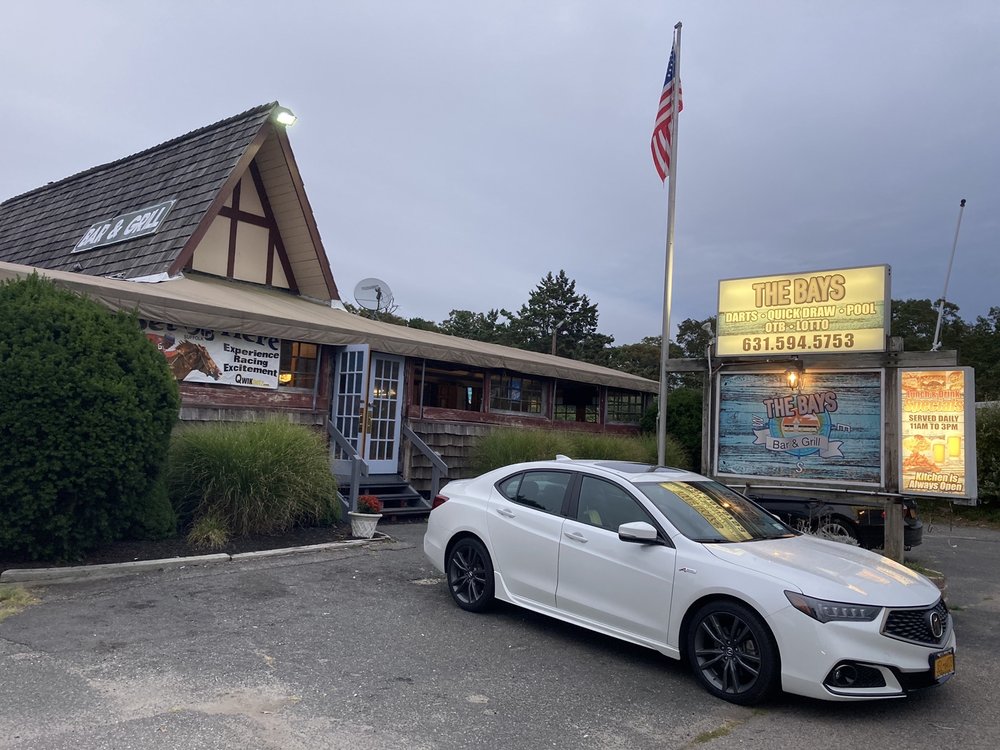 THE BAYS BAR & GRILL Updated September 2024 214 W Montauk Hwy