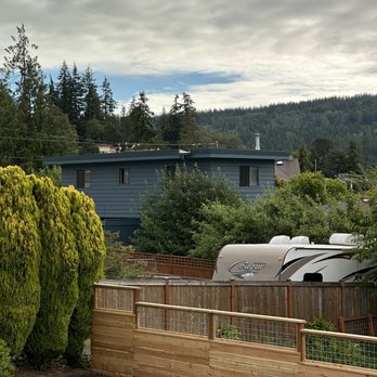 Wood Art Construction - Beautiful modern fence design by Dave at Wood Art Construction deals with the gentle slope of my yard - Fences & Gates Near Me - Lynden, Washington Wood Art Construction - Beautiful modern fence design by Dave at Wood Art Construction deals with the gentle slope of my yard - Fences & Gates Near Me - Lynden, Washington