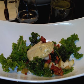 42 Degrés - Entrée avec mousse aux herbes fraîches, pommes, kale, goji... - Vegan Near Me - Paris, 75