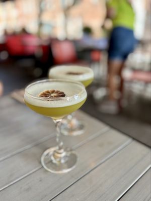 MeeT in Yaletown by null