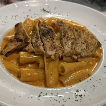 Roma's Italian Bistro - Rigatoni Vodka with chicken - Italian Near Me - Duncanville, Texas Roma's Italian Bistro - Rigatoni Vodka with chicken - Italian Near Me - Duncanville, Texas