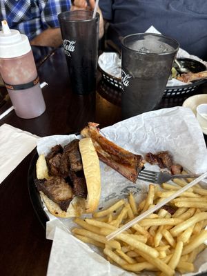 Big Hole BBQ Victor by null