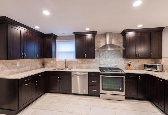 Kitchen Remodel 2021 - This is a complete kitchen remodel we did in December 2021. Our team completely re-designed and reconstructed the kitchen to meet exactly the customers vision.
