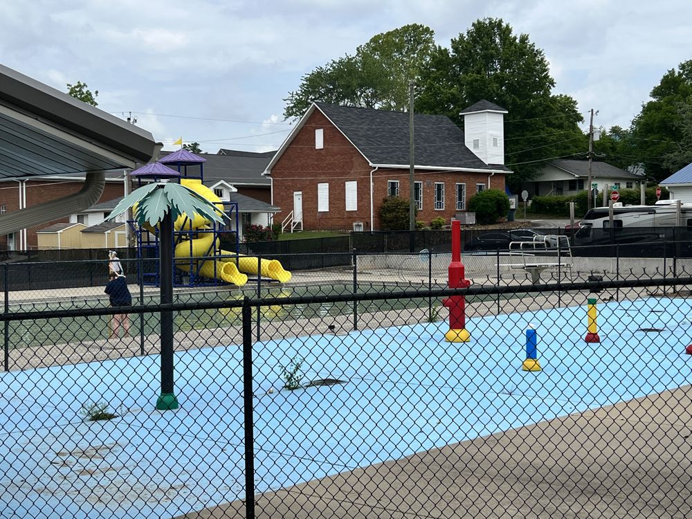 MOSBY PARK AND POOL Updated October 2024 12 Photos 150 Shepard St