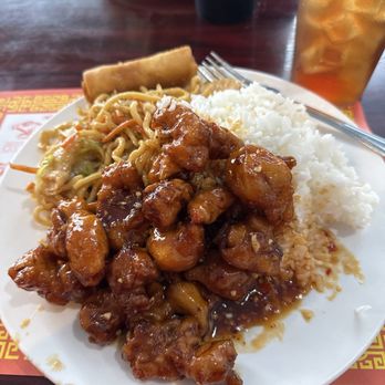 Mei Wei Chinese Restaurant - Garlic chicken and steam rice and chow main - Chinese Near Me - Modesto, California