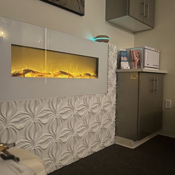 Glosshouz - Relaxation room - Day Spas Near Me - Centennial, Colorado Glosshouz - Relaxation room - Day Spas Near Me - Centennial, Colorado