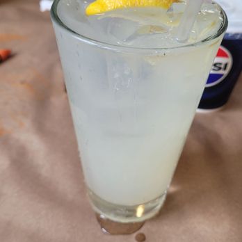 Delaney's Hole in the Wall - Spiked Arnold Palmer drink forgot the name - American Near Me - North Conway, New Hampshire