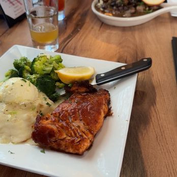 Henry Flach - Bourbon glazed salmon, mashed potatoes, broccoli - Pubs Near Me - West Allis, Wisconsin Henry Flach - Bourbon glazed salmon, mashed potatoes, broccoli - Pubs Near Me - West Allis, Wisconsin