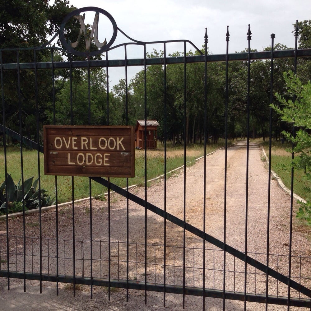MARKS OVERLOOK LODGE Updated October 2024 190 Marks Overlook, Buda, Texas Vacation Rentals