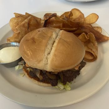 Full Circle Diner & Cocktails - Smash burger - Diners Near Me - Manhattan, Kansas