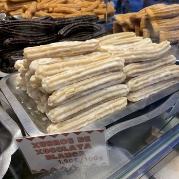 Xurreria Trebol - White churros filled with cream - Desserts Near Me - Barcelona, B Xurreria Trebol - White churros filled with cream - Desserts Near Me - Barcelona, B