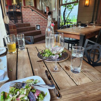 Vin 909 Winecafe' by null